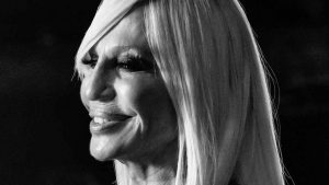 La stilista Donatella Versace. - Improntaunika.it