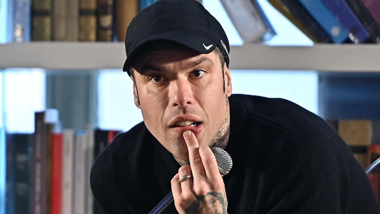 Il rapper Fedez in una recente apparizione pubblica. - Improntaunika.it